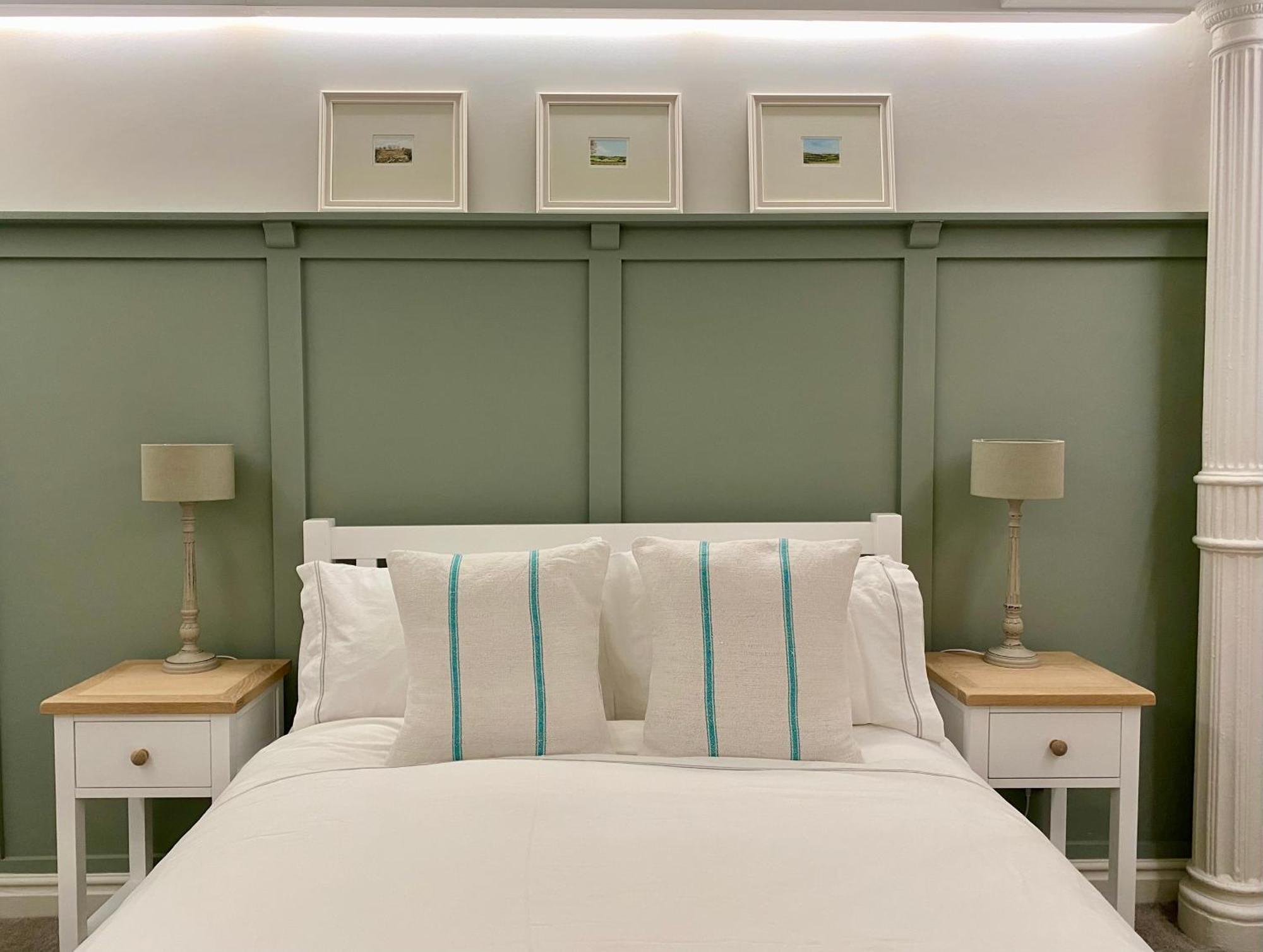 Victoria Bar Walls By Chateau Anna, Central York - Free Parking Экстерьер фото