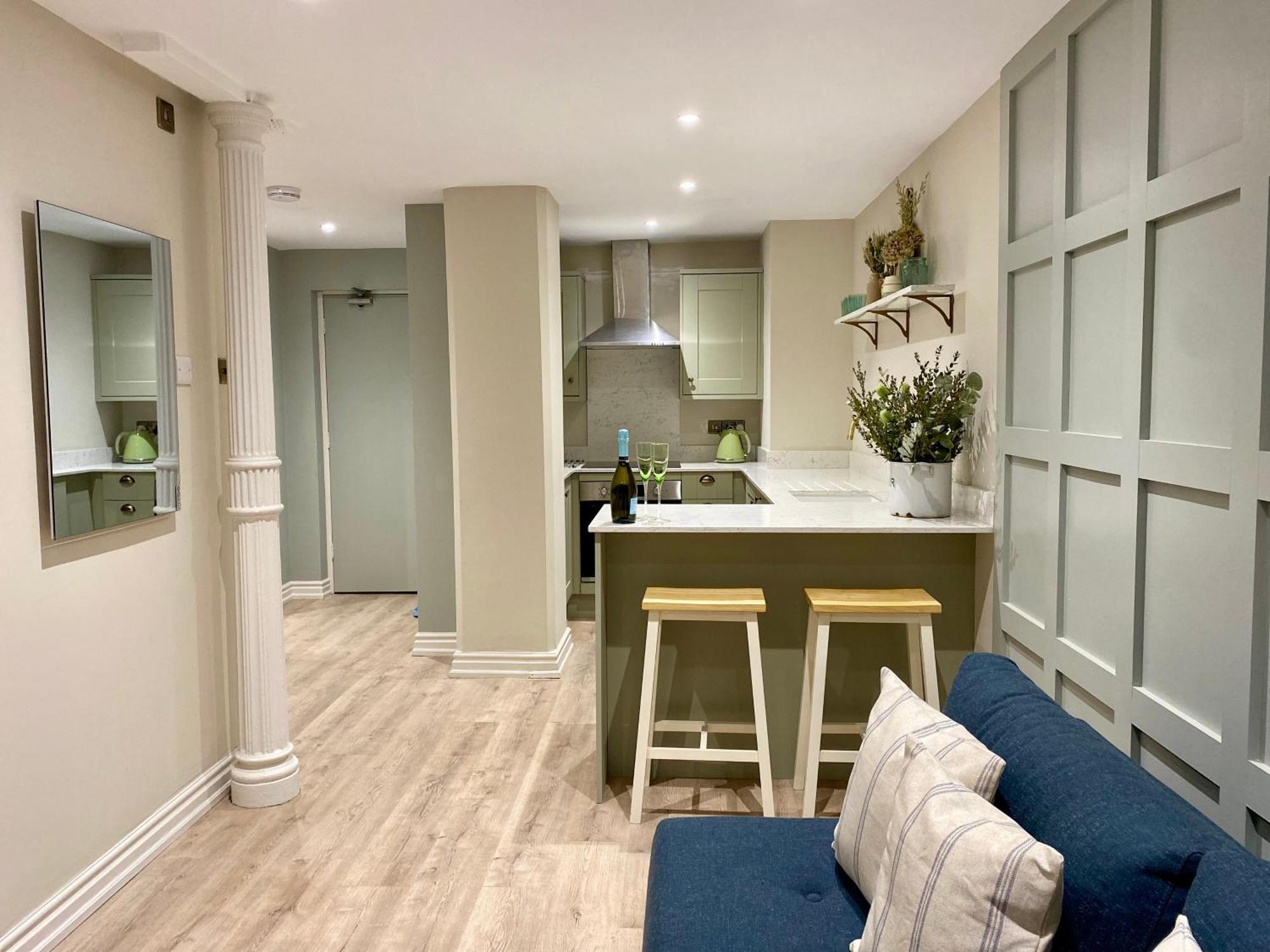 Victoria Bar Walls By Chateau Anna, Central York - Free Parking Экстерьер фото