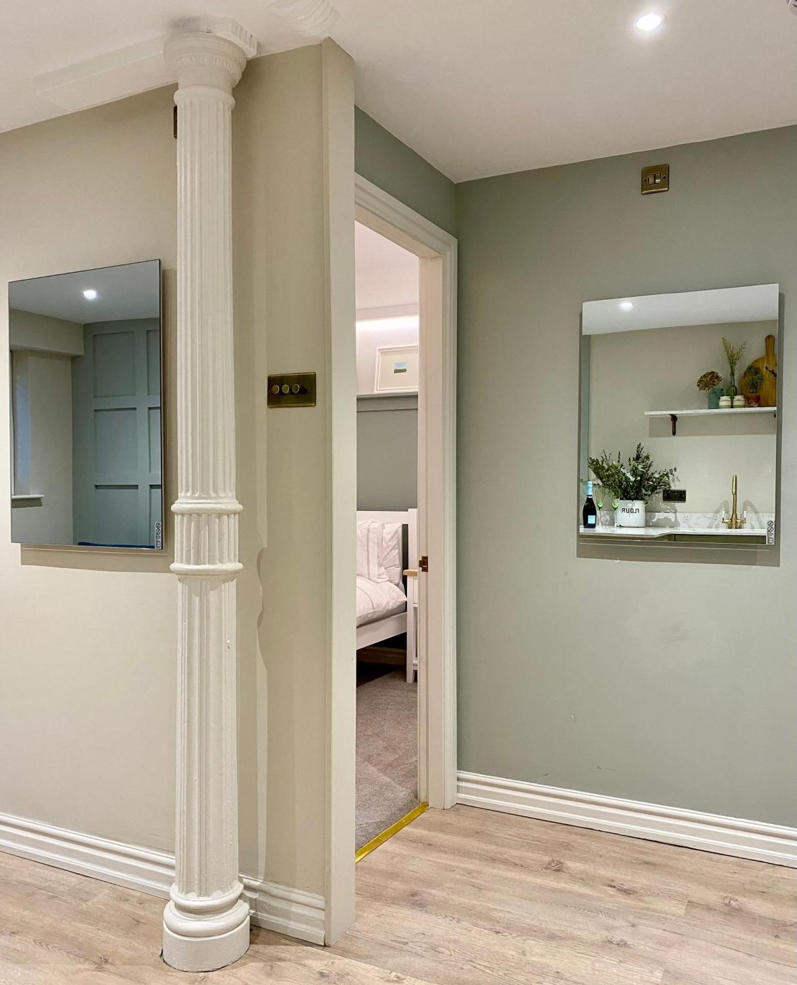 Victoria Bar Walls By Chateau Anna, Central York - Free Parking Экстерьер фото