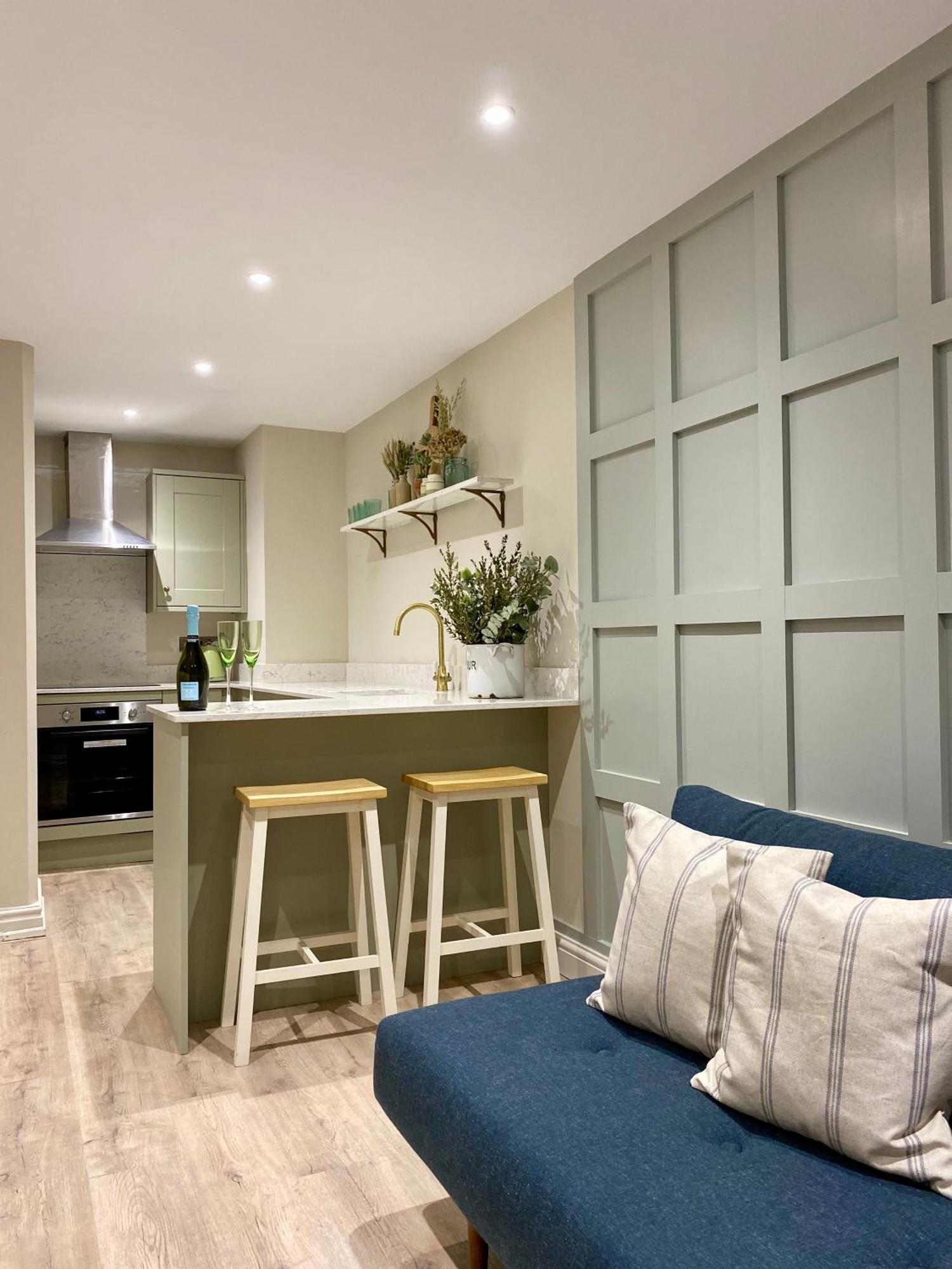Victoria Bar Walls By Chateau Anna, Central York - Free Parking Экстерьер фото